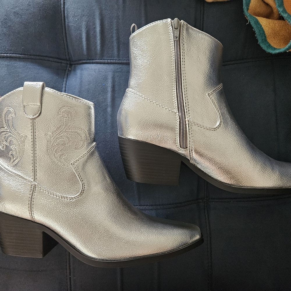 New Old Navy Boots